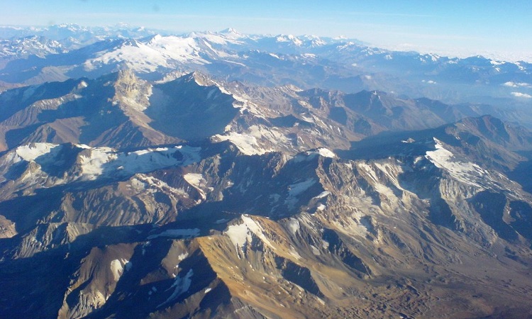 Andes là dãy núi dài nhất thế giới, kéo dài qua 7 nước. Ảnh: Wikipedia