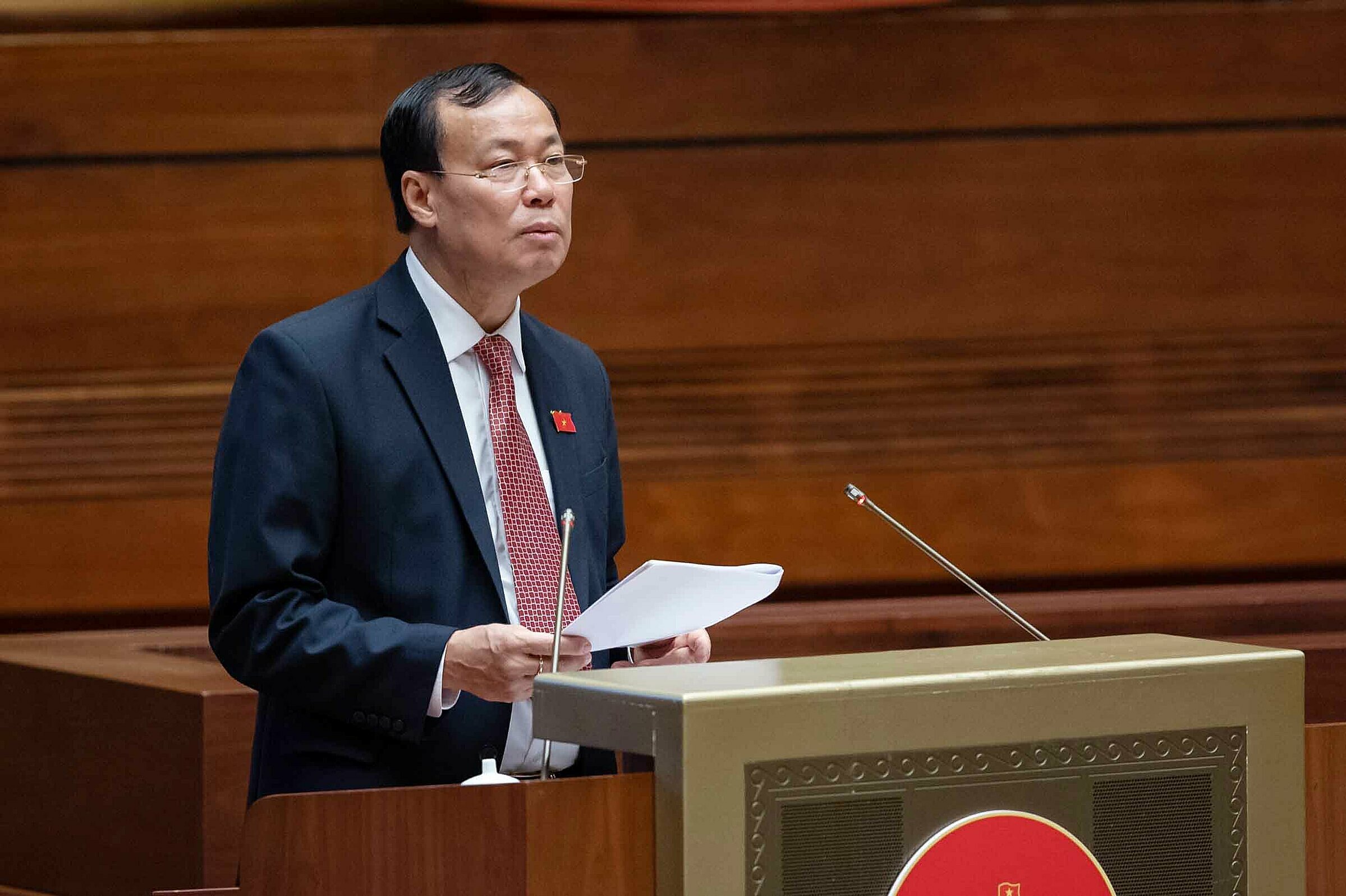 270520230834-z4380333040479-03-5155-8264-1685152172 Chủ nhiệm Ủy ban Quốc phòng An ninh Lê Tấn Tới trình bày báo cáo thẩm tra, sáng 27/5. Ảnh: Phạm Thắng