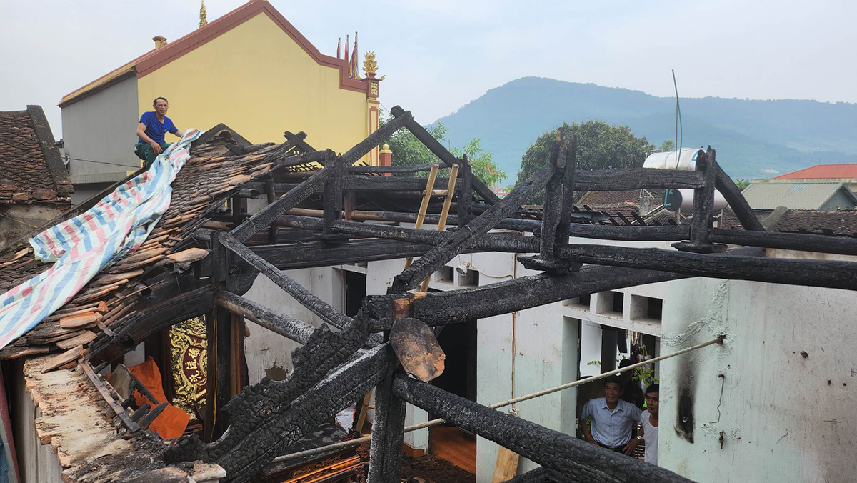 346162561-591316353099870-6419-4566-7616-1684843855 Căn nhà cấp 4 của gia đình bà Diến cháy rụi sau hoả hoạn. Ảnh: Lam Sơn