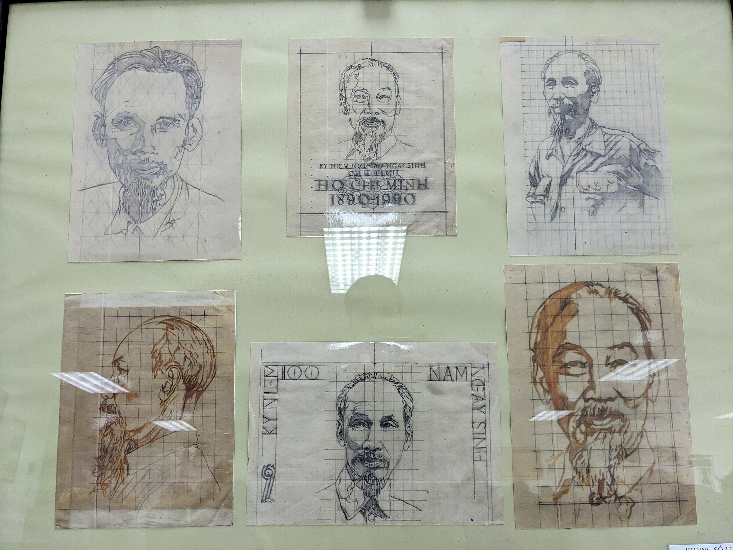 be63a126289ff7c1ae8e-168386776-9874-2619-1683868178 Bức phác thảo chân dung Chủ tịch Hồ Chí Minh của họa sĩ Bùi Trang Chước được gia đình trao tặng. Ảnh: Sơn Hà