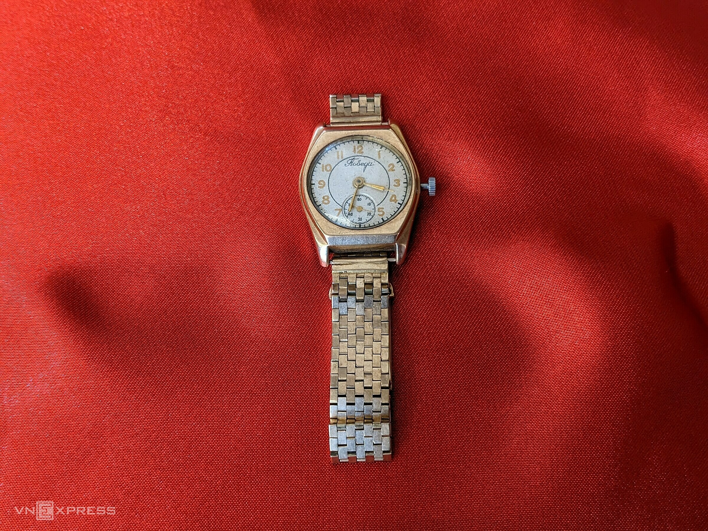 ca9e09c84bcd9593ccdc-168439485-1272-6293-1684395383 Chiếc đồng hồ Chủ tịch Hồ Chí Minh tặng nữ dân quân Nguyễn Thị Triển. Ảnh: Sơn Hà