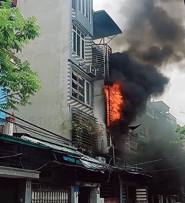 chay-nha-3198-1683952371 Ngôi nhà bốn tầng nằm trong phố Thành Công bốc cháy sáng 13/5. Ảnh: Xuân Hoa