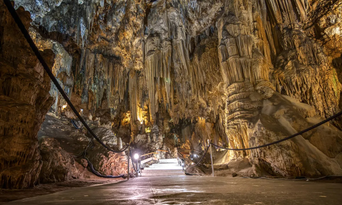 hang-dong-set-4455-1684320985 Hang Nerja tại Tây Ban Nha thu hút con người suốt hàng chục nghìn năm. Ảnh: Ana Vanesa Garcia Naranjo