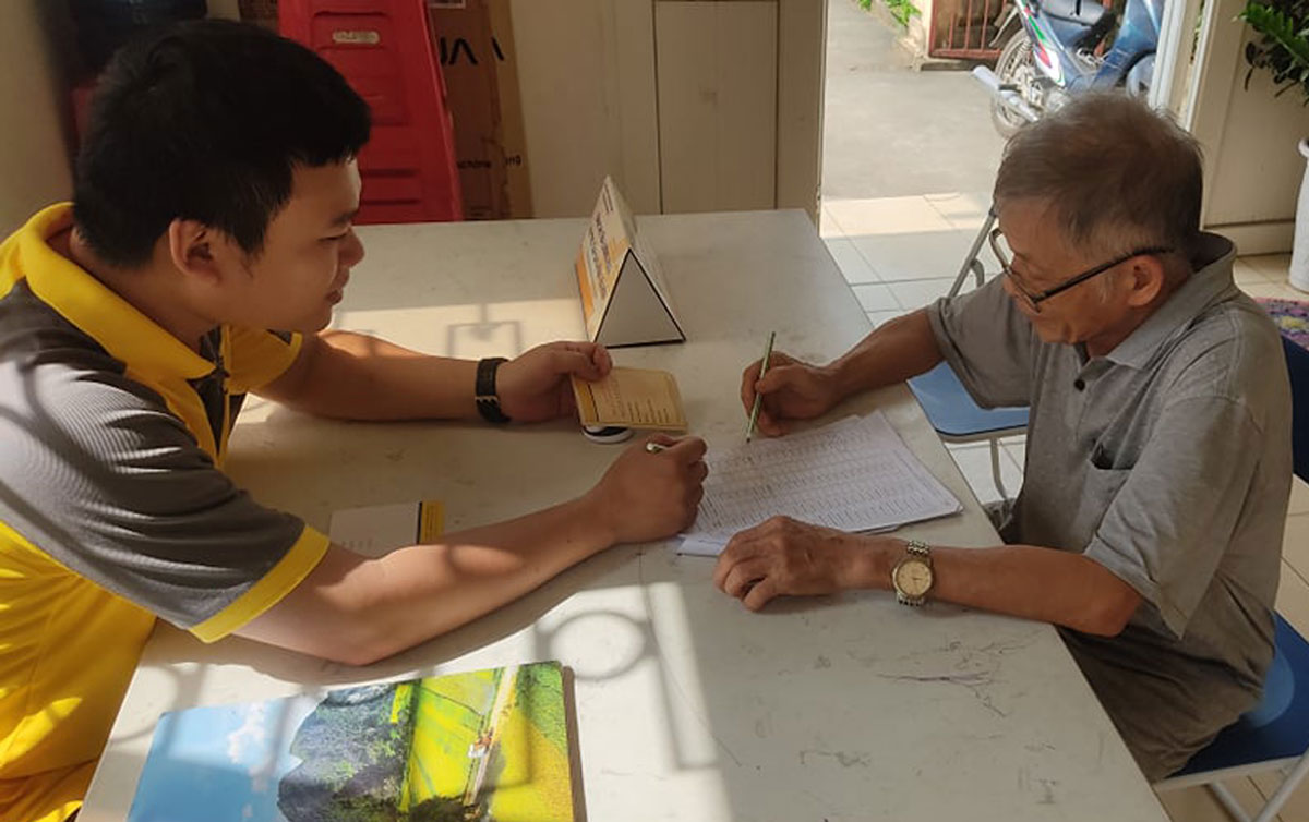 Hướng dẫn chi trả trợ cấp cho người già trên 80 tuổi, tháng 4/2021. Ảnh:Hà Ngọc