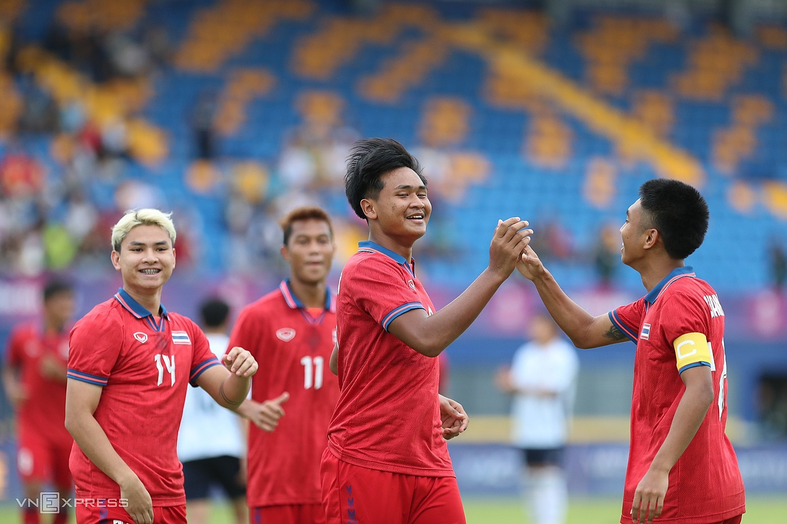 new-project-18-6707-1683787096 Các cầu thủ U22 Thái Lan mừng bàn trong trận thắng Lào 4-1 hôm 8/5. Ảnh: Lâm Thỏa