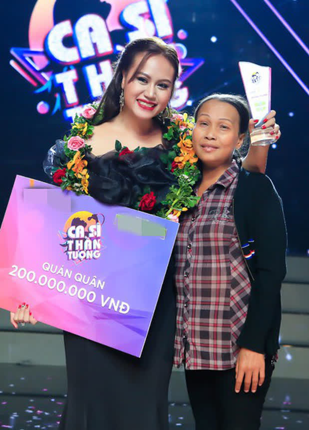 sophia-1-jpeg-8071-1685091885 Ca sĩ Kim Loan cổ vũ con gái Sofia trong đêm chung kết Ca sĩ thần tượng năm 2018. Ảnh: THVL