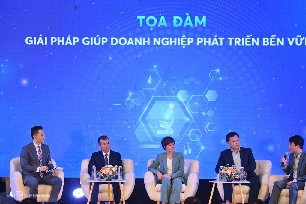 toa-dam-2502-1684383268 Các chuyên gia và nhà khoa học chia sẻ tại tọa đàm. Ảnh: Giang Huy