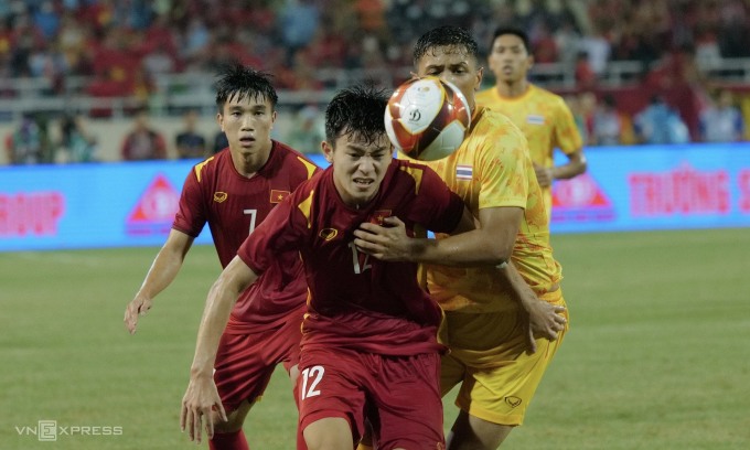 viet-nam-jpeg-3716-1683779783 Lê Văn Đô (trái) và Phan Tuấn Tài trong trận thắng Thái Lan 1-0 tại chung kết SEA Games 31 trên sân Mỹ Đình, Hà Nội tối 22/5/2022. Ảnh: Ngọc Thành