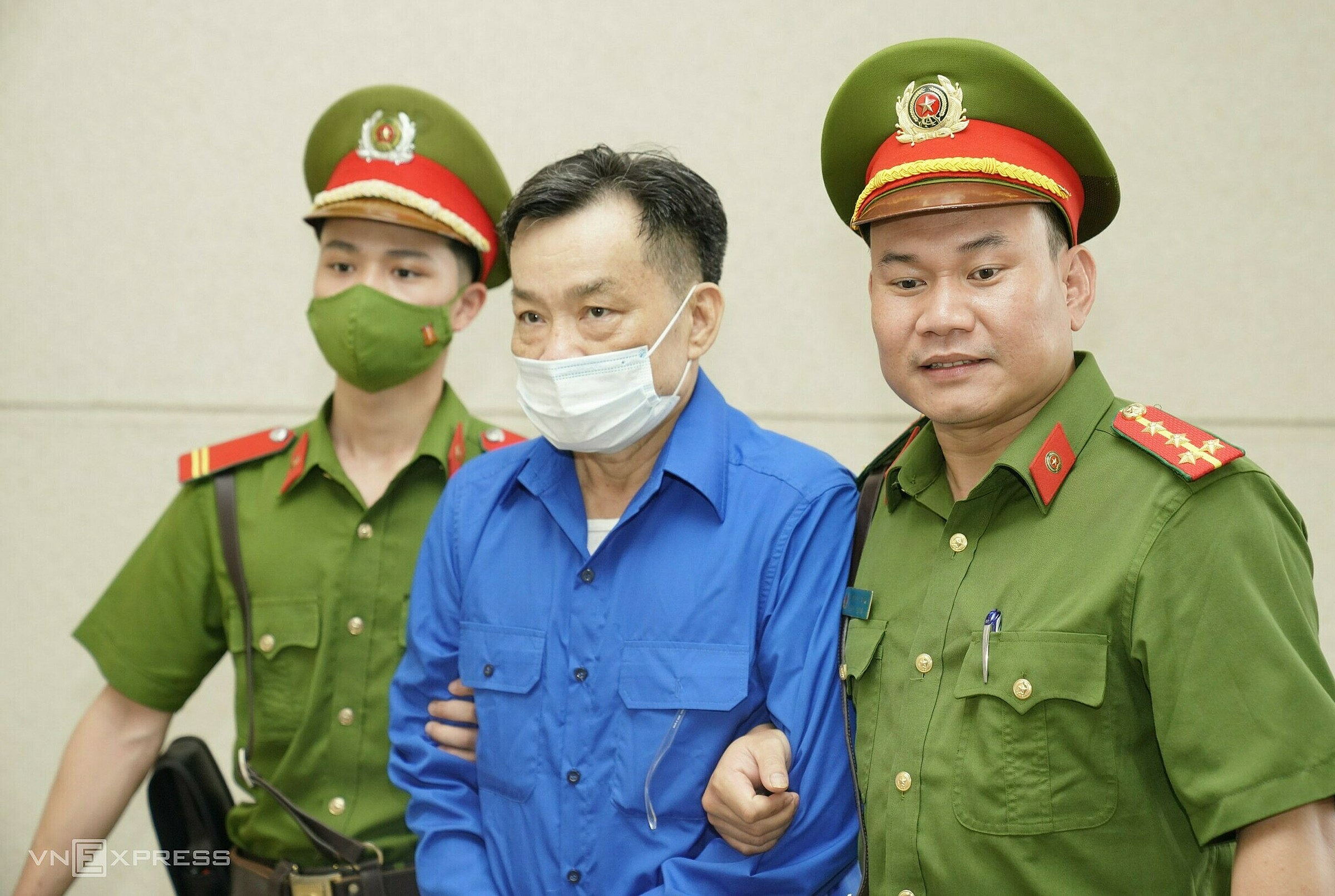 z4331941912202-825ce61a3eaf538-5428-9512-1683681687 Cựu chủ tịch Bình Thuận Nguyễn Ngọc Hai ra tòa sáng 10/5. Ảnh: Danh Lam