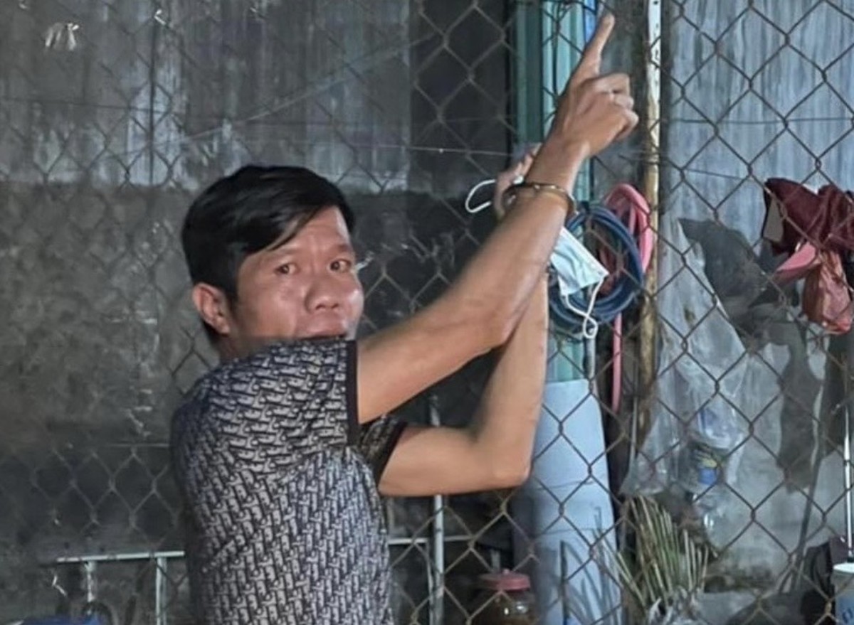 z4352230628158-46966cfafae6120-2914-3896-1684300357 Lĩnh được đưa lại hiện trường khám nghiệm. Ảnh: Yên Khánh