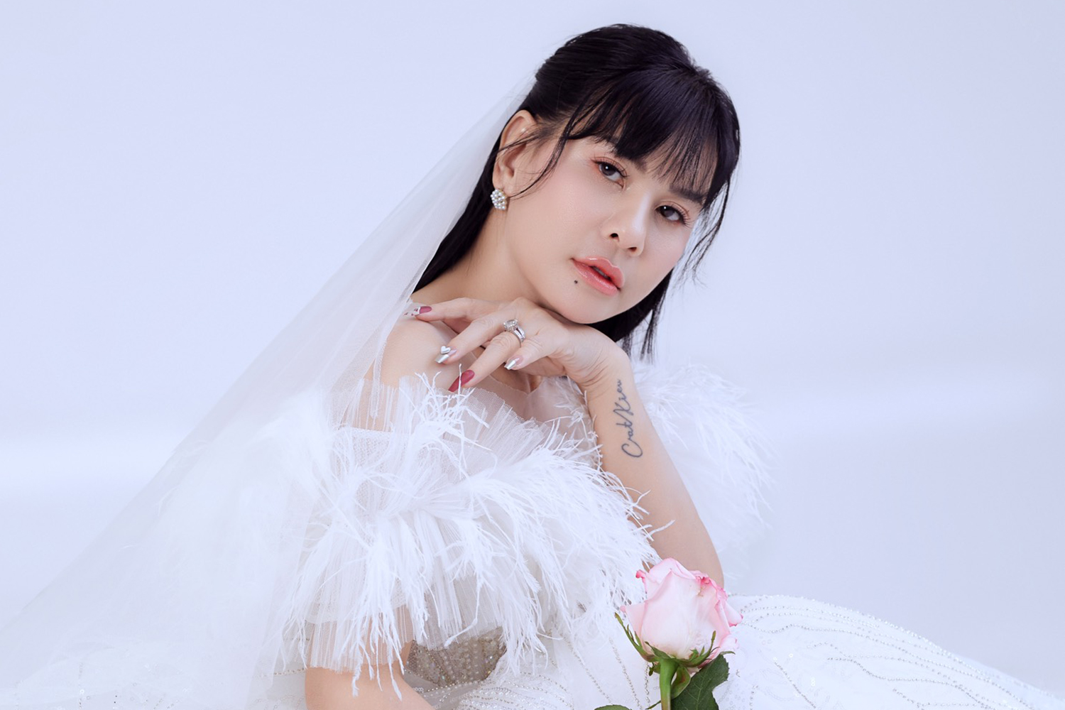 cat-phuong-top-jpeg-1735-1686197622 Cát Phượng chụp ảnh mặc váy cưới năm 2022, khi bắt đầu mối quan hệ tình cảm mới. Ảnh: Nhân vật cung cấp