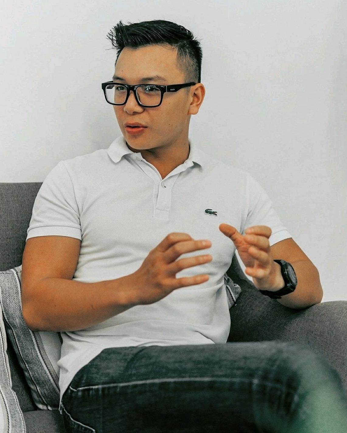 clement-1-7099-1686273181 Clement Cuong Herissard trong quán cà phê ở quận 10, TP HCM, ngày 4/6. Ảnh: Ngọc Ngân