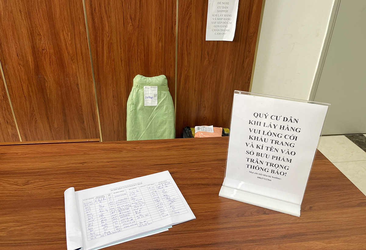 ship-2878-1685525497 Khu vực để đồ ship ở chung cư The Kpark Văn Phú. Ảnh: Phạm Dự