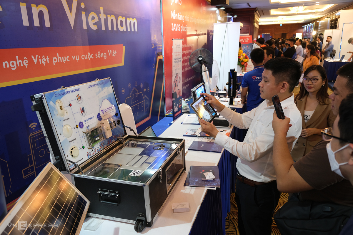 trien-lam-ai4vn-1802-1689914558 Các giải pháp nhà thông minh toàn diện của Vconnex giới thiệu tại AN4VN 2022. Ảnh: Tuấn Hưng