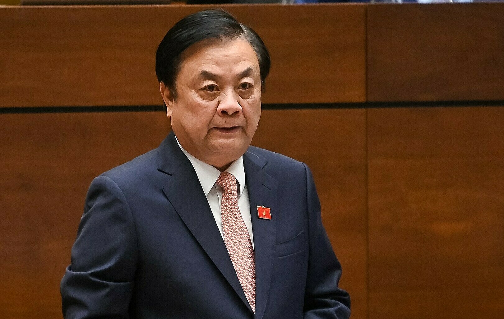 150820230213-33-1692089765-298-8794-3024-1692099905 Bộ trưởng Nông nghiệp và Phát triển nông thôn Lê Minh Hoan trả lời chất vấn chiều 15/8. Ảnh: Hoàng Phong