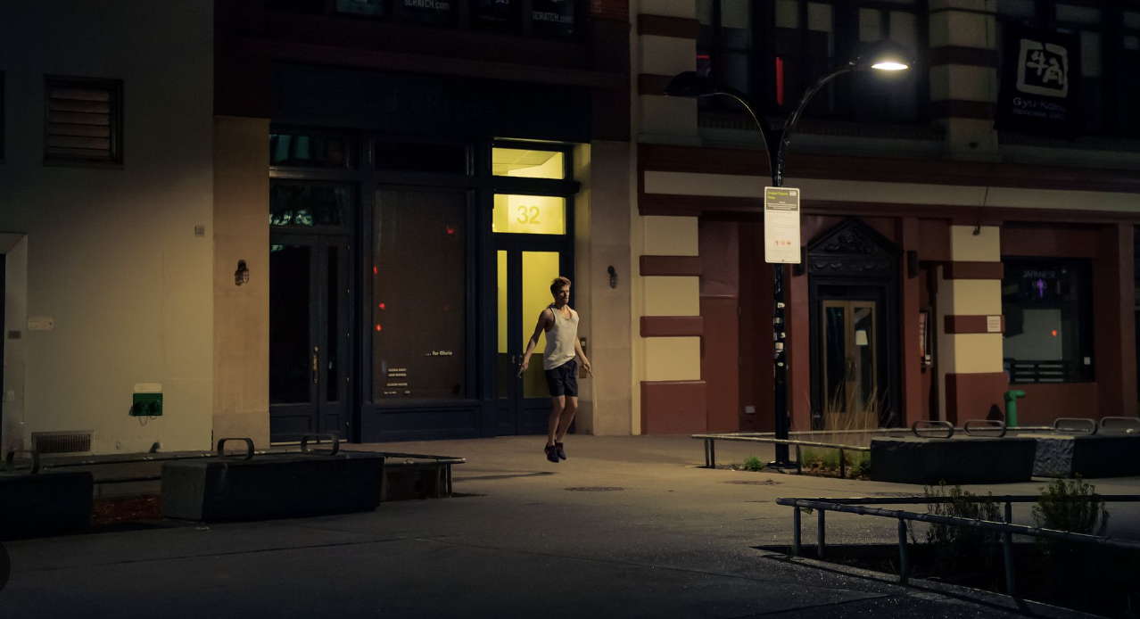 a-nh-chu-p-ma-n-hi-nh-2023-08-3588-9760-1692029007 Nhiều người Mỹ chuyển lịch tập thể dục sang ban đêm khi nhiệt độ ngoài trời giảm dần. Ảnh: WSJ