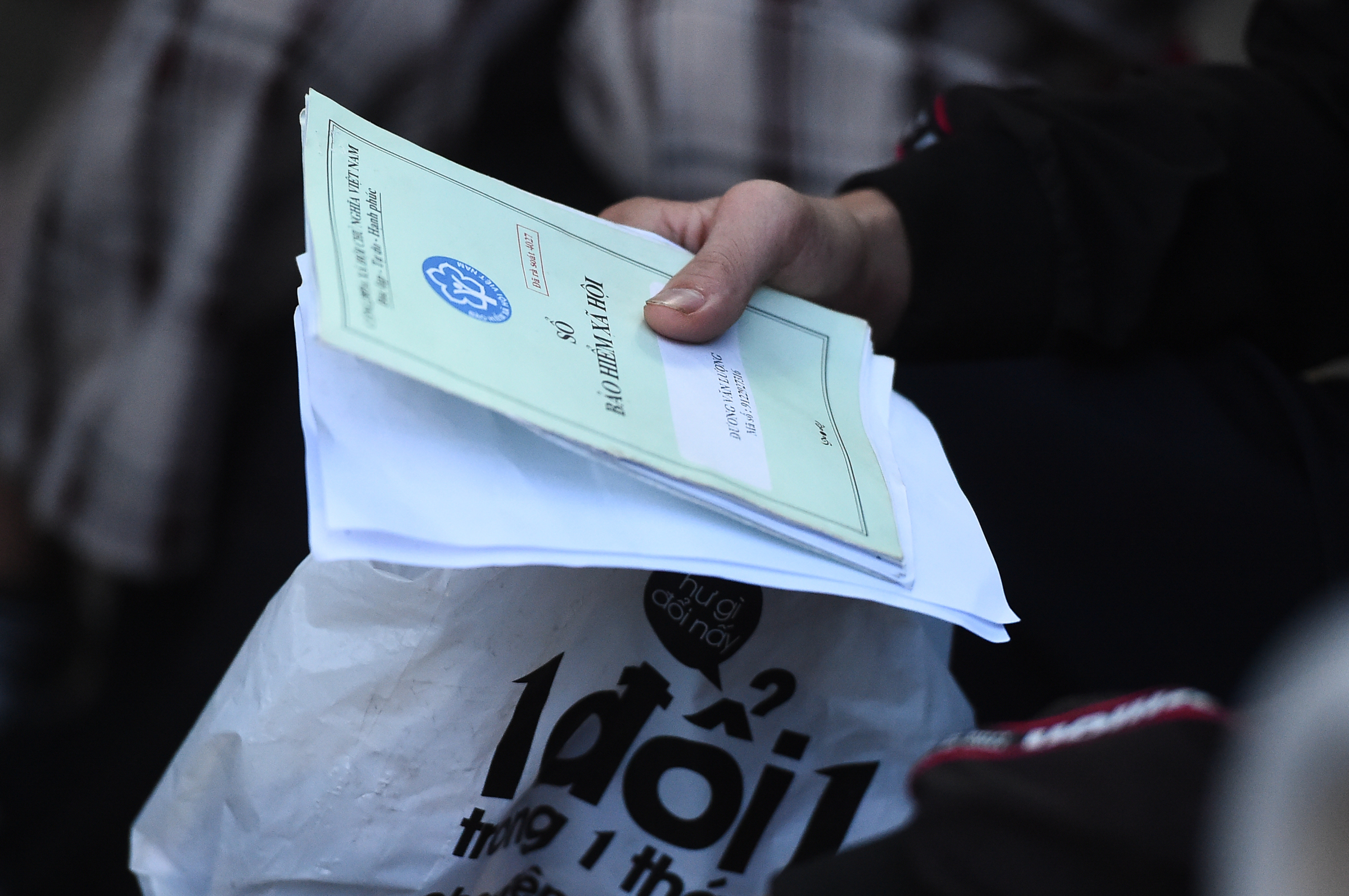 bhxh-thuduc-ttung-8-7431-1692100520 Người tham gia bảo hiểm xã hội đủ năm, khi hết tuổi lao động sẽ được đảm bảo lương hưu đến khi qua đời. Ảnh: Đình Văn