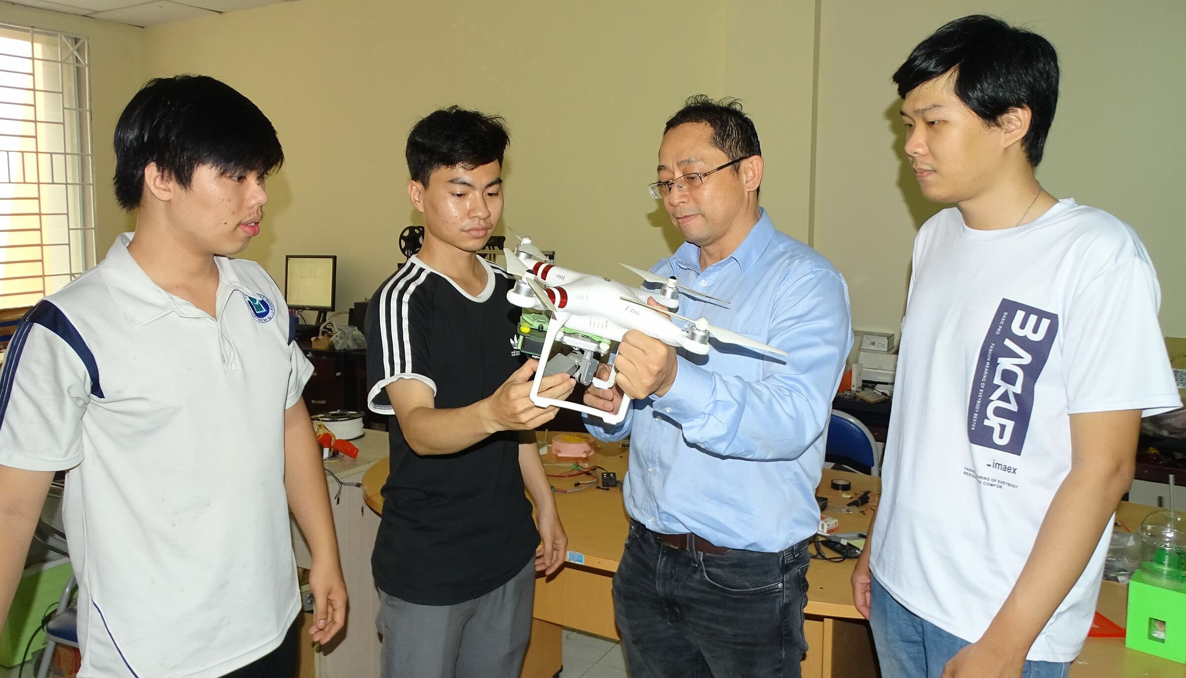 thu-nghiem-cong-nghe-7312-1692-4795-6077-1692254433 Phòng lab nghiên cứu tại Công viên phần mềm Quang Trung (QTSC), một trong các khu vực được phép thử nghiệm công nghệ mới theo Nghị quyết 98. Ảnh: Hà An