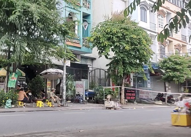 Cảnh sát phong toả hiện trường để điều tra. Ảnh: Trọng Nghĩa