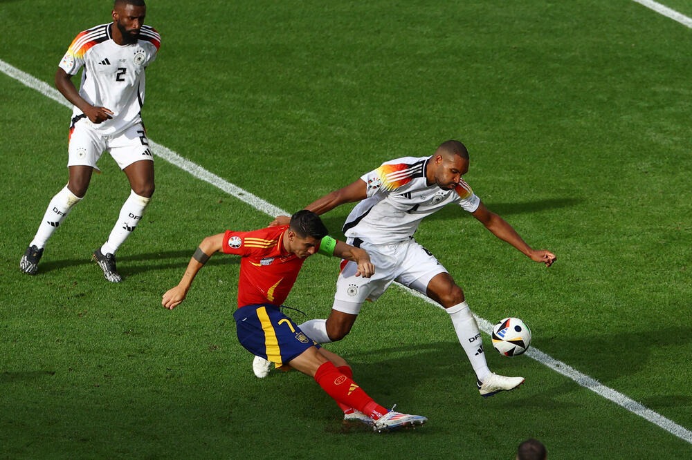 Morata (áo đỏ) chơi trận Tây Ban Nha 2-1 Đức ở tứ kết Euro 2024 tối 5/7. Ảnh: Reuters