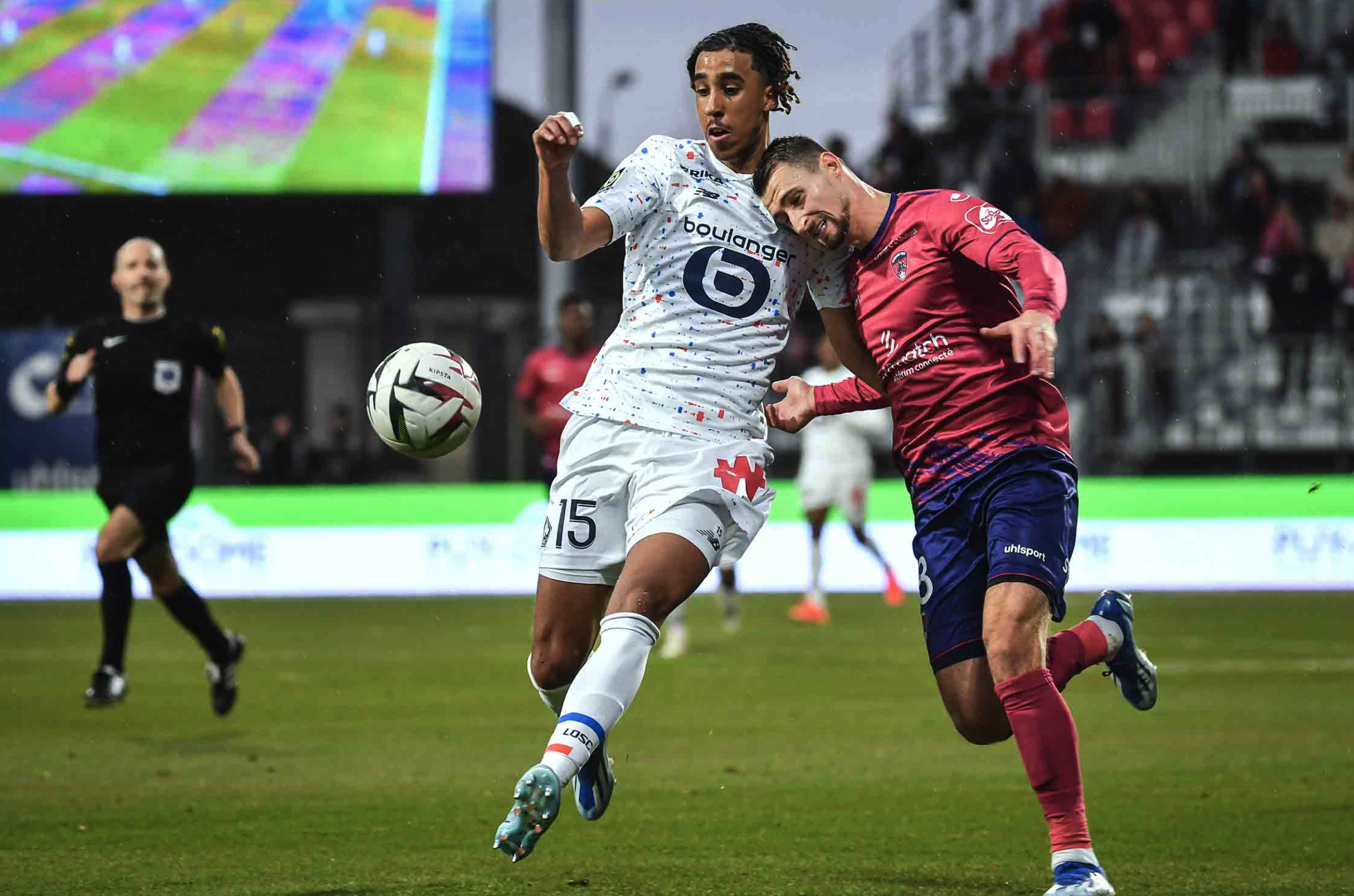 Yoro (áo trắng) đá 44 trận khi ra mắt đội một Lille mùa trước. Ảnh: AFP