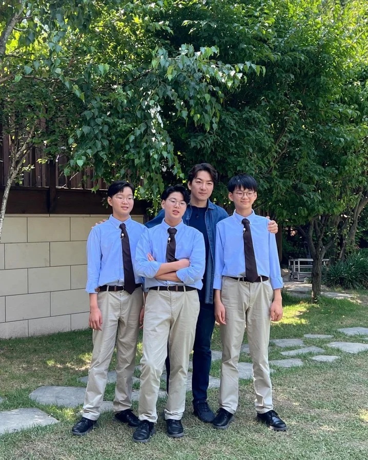 Song Il Gook và ba con. Ảnh: tvN