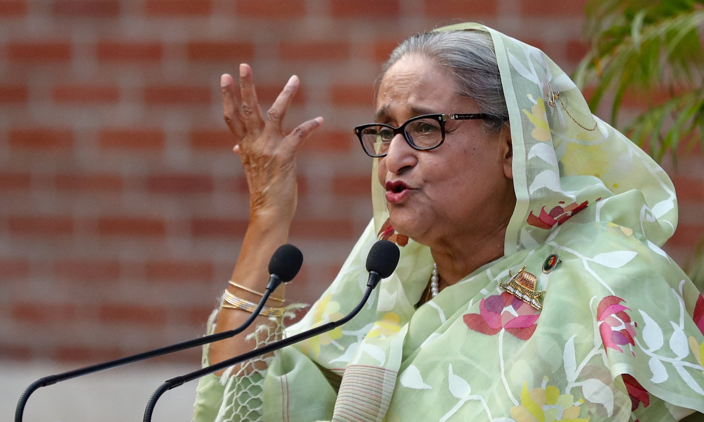 Bà Sheikh Hasina phát biểu tại Dhaka, Bangladesh, ngày 8/1. Ảnh: Reuters