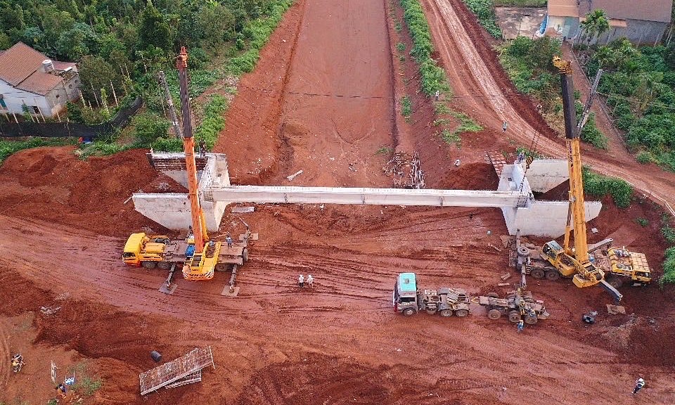 Công trường cao tốc Khánh Hòa - Buôn Ma Thuột. Ảnh: Ngọc Oanh