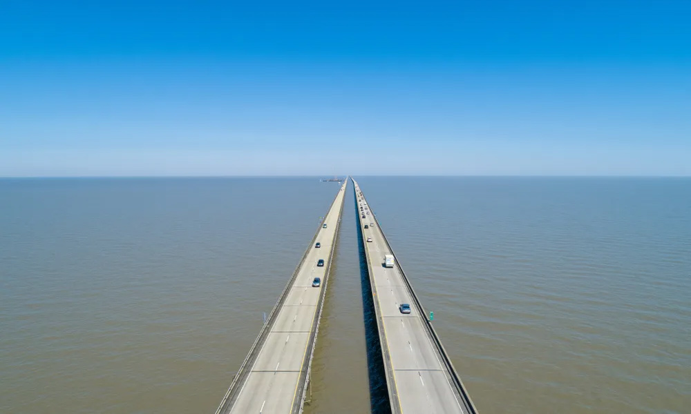 Cầu Hồ Pontchartrain dài 38,35 km. Ảnh: Mark Runde