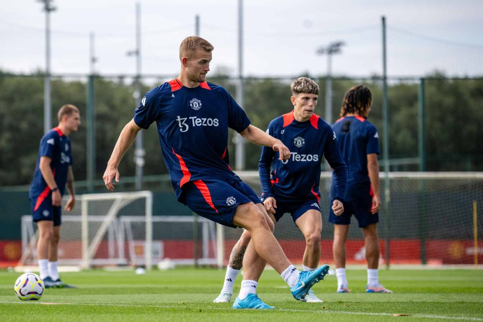 De Ligt tập buổi đầu cùng Man Utd tại Carrington, Manchester ngày 14/8. Ảnh: manutd.com