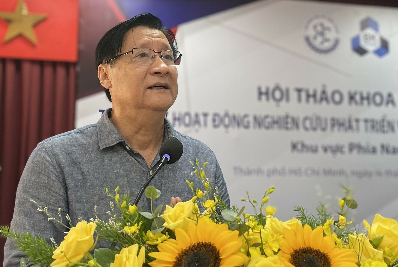 PGS.TS Lê Hoài Quốc, Chủ tịch Hội tự động hóa TP HCM chia sẻ tại hội thảo, chiều 14/8. Ảnh: Hà An