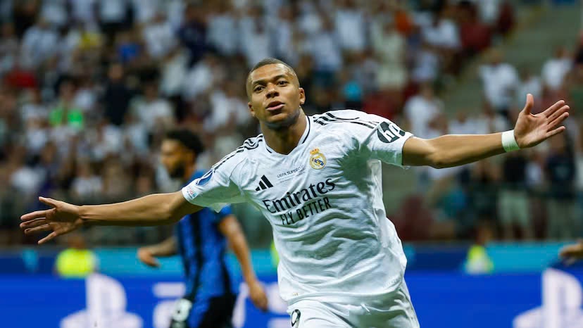Mbappe mừng bàn trong trận Real Madrid thắng Atalanta 2-0 trên sân Quốc gia ở Warsaw, Ba Lan, Siêu cup châu Âu tối 14/8/2024. Ảnh: EFE