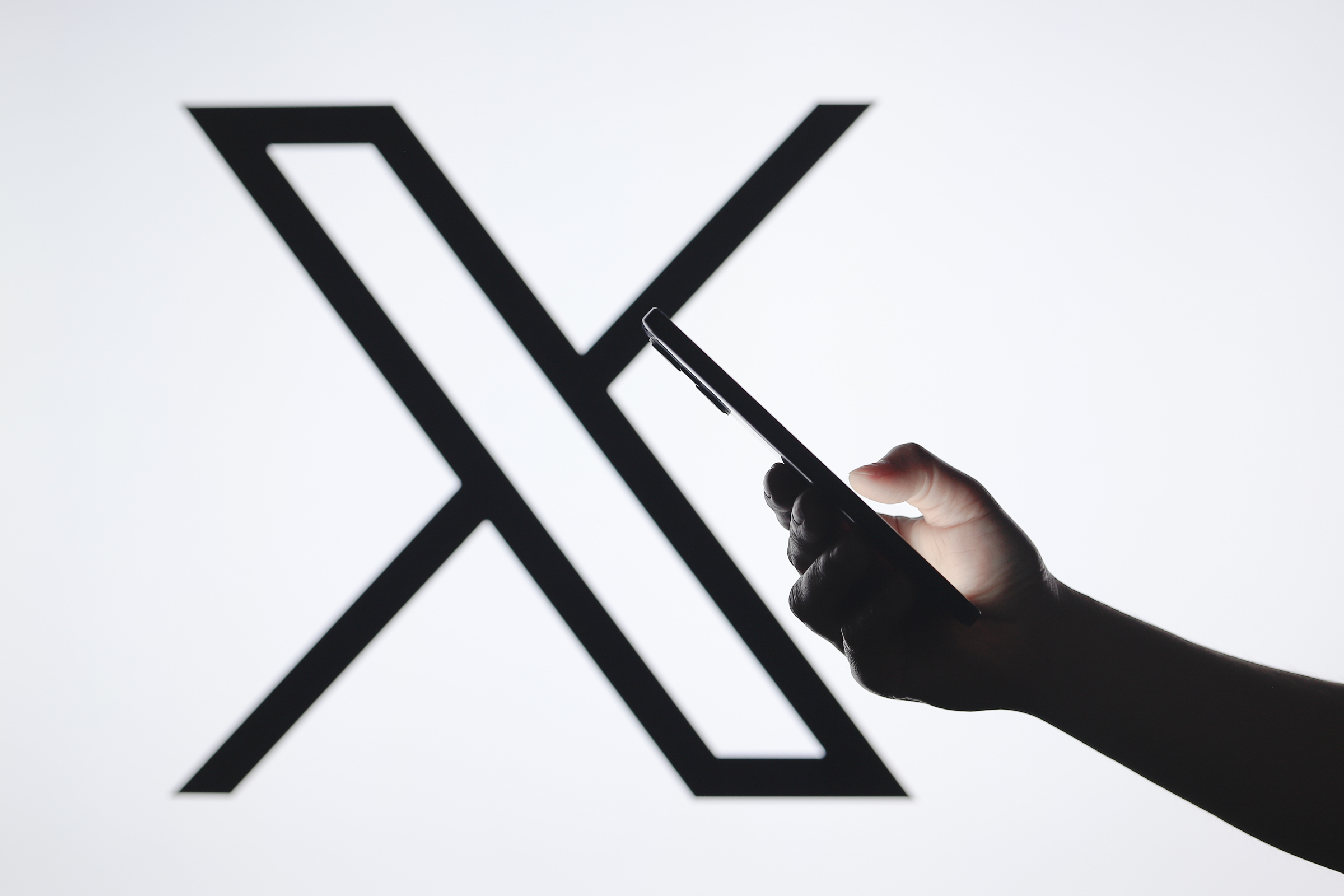 X (trước đây là Twitter) ngày càng mất khách quảng cáo sau khi Musk mua lại năm 2022. Ảnh: Reuters