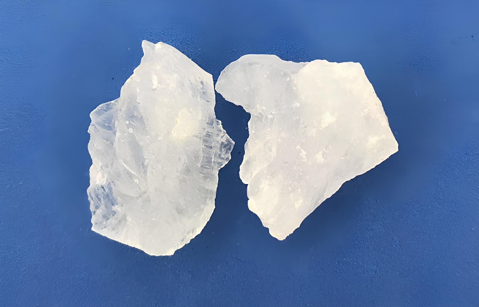 Phèn chua dễ dàng tìm mua ở các cửa hàng đồ khô ngoài chợ, hiệu thuốc.