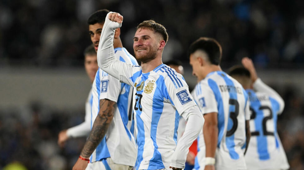 Mac Allister mừng bàn mở tỷ số trận Argentina 3-0 Chile sáng 6/9. Ảnh: AFP