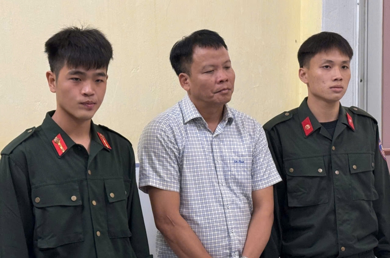 Ông Đồng Xuân Thụ khi bị bắt ở Hà Nội. Ảnh: Công an cung cấp