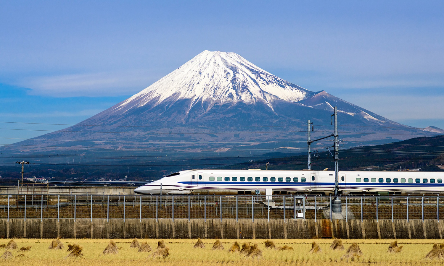 Tuyến tàu Shinkansen Joetsu của Nhật Bản hiện có tốc độ tối đa 275 km/h. Ảnh: Deposit Photos