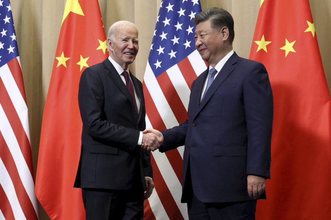 ap24321792444649-6245-1731934885 Tổng thống Mỹ Joe Biden (trái) và Chủ tịch Trung Quốc Tập Cận Bình tại cuộc gặp ở Lima, Peru ngày 16/11. Ảnh: AP