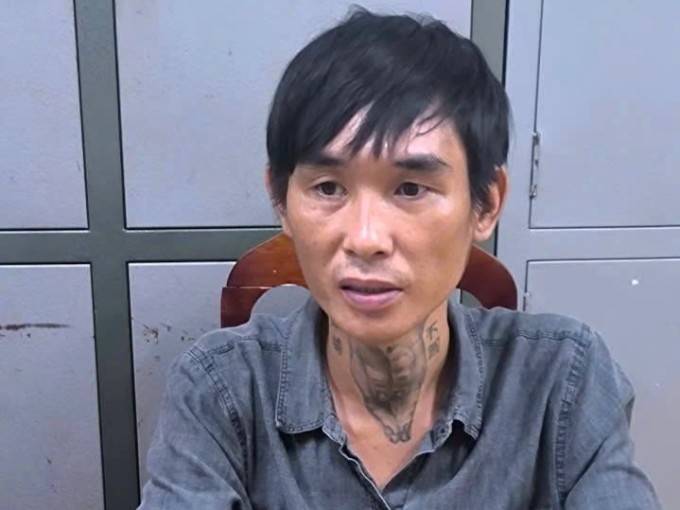 bach-nghi-pham-1659-1731936215 Trần Lưu Thanh Bạch tại cơ quan điều tra, ngày 17/11. Ảnh: Cảnh sát cung cấp