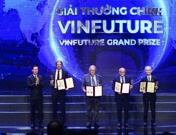 0j9a8224-7463-1733392197 Các nhà khoa học nhận giải trong Vinfuture 2023. Ảnh: Vinfuture