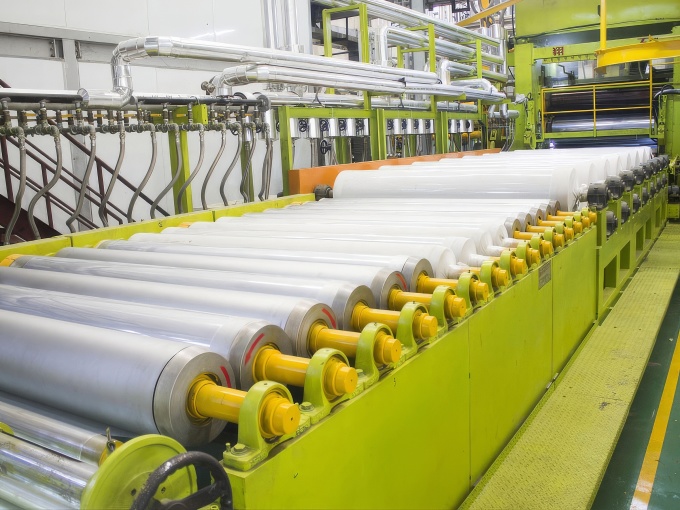 may-san-xuat-mang-trong-rang-d-6323-8891-1734247152 Dây chuyền sản xuất màng nhựa trong dẻo của Rạng Đông Holding. Ảnh: RDP