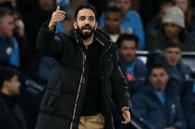 amorim-jpg-7021-1734305148 HLV Ruben Amorim chỉ đạo trong trận Man Utd thắng Man City 2-1 trên sân Eithad, Manchester, Anh ngày 15/12. Ảnh: AFP