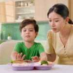 Nhiều phụ huynh đau đầu vì tình trạng biếng ăn của con. Ảnh: VNM