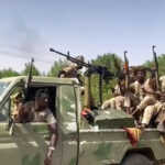 Các thành viên nhóm bán quân sự Lực lượng Hỗ trợ nhanh (RSF) trên đường phố thủ đô Khartoum ngày 23/4. Ảnh: AFP