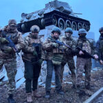 Lãnh đạo Wagner Yevgeniy Prigozhin (thứ ba, từ trái sang) và các thành viên tập đoàn quân sự Nga ngày 8/3. Ảnh: Wagner