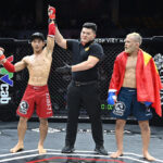 Oliveira ngơ ngác không hiểu điều gì xảy ra khi trọng tài tuyên bố Ngọc Lượng là người chiến thắng tại nhà thi đấu Rạch Miễu TPHCM tối 22/4.