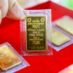 Vàng miếng SJC được trưng bày tại một tiệm vàng ở quận Bình Thạnh, TP HCM. Ảnh: Quỳnh Trần