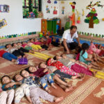 Thầy Bàn Văn Đức 12 năm căm bản tại điểm trường mầm non Chuyên Gia 3 thuộc Trường mầm non Nậm Kè (huyện Mường Nhé, tỉnh Điện Biên). Ảnh: Ngọc Thành