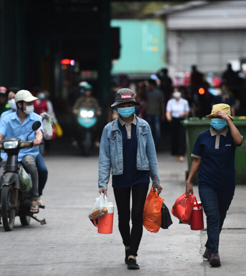 Công nhân tại khu trọ Hưng Lợi 2, phường Uyên Hưng, thị xã Tân Uyên, Bình Dương. Ảnh: Thanh Tùng