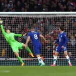 Tình huống Odegaard (số 8, đỏ) cứa lòng vào góc cao mở tỷ số. Ảnh: Sky